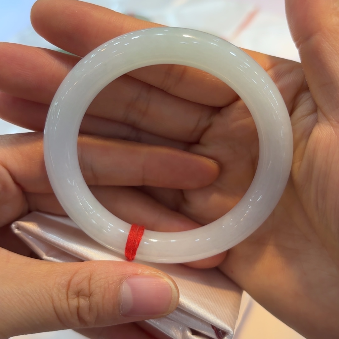 翡翠未镶嵌手镯54.7圆条