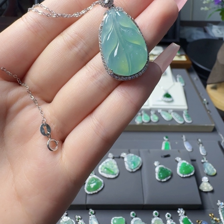 颈饰银S925镶嵌翡翠
