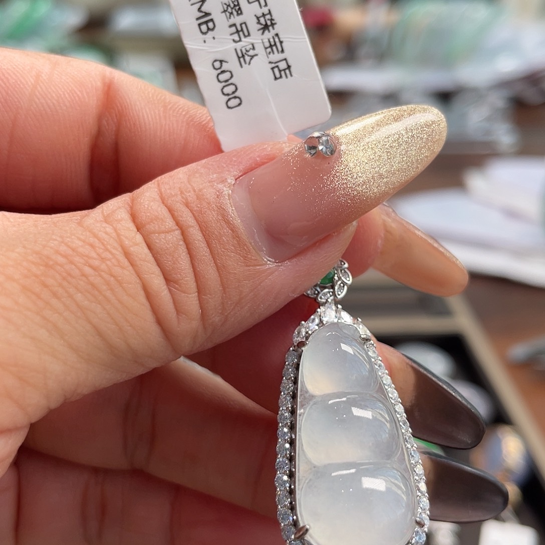 翡翠颈饰银S925镶嵌四季豆