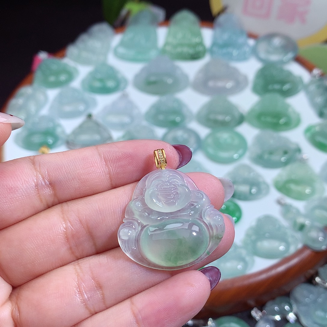 翡翠未镶嵌颈饰佛公