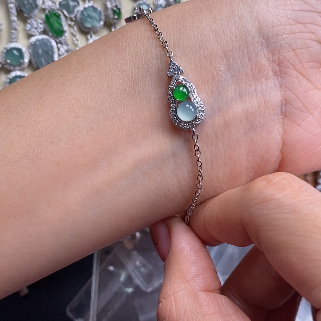 翡翠颈饰未镶嵌翡翠