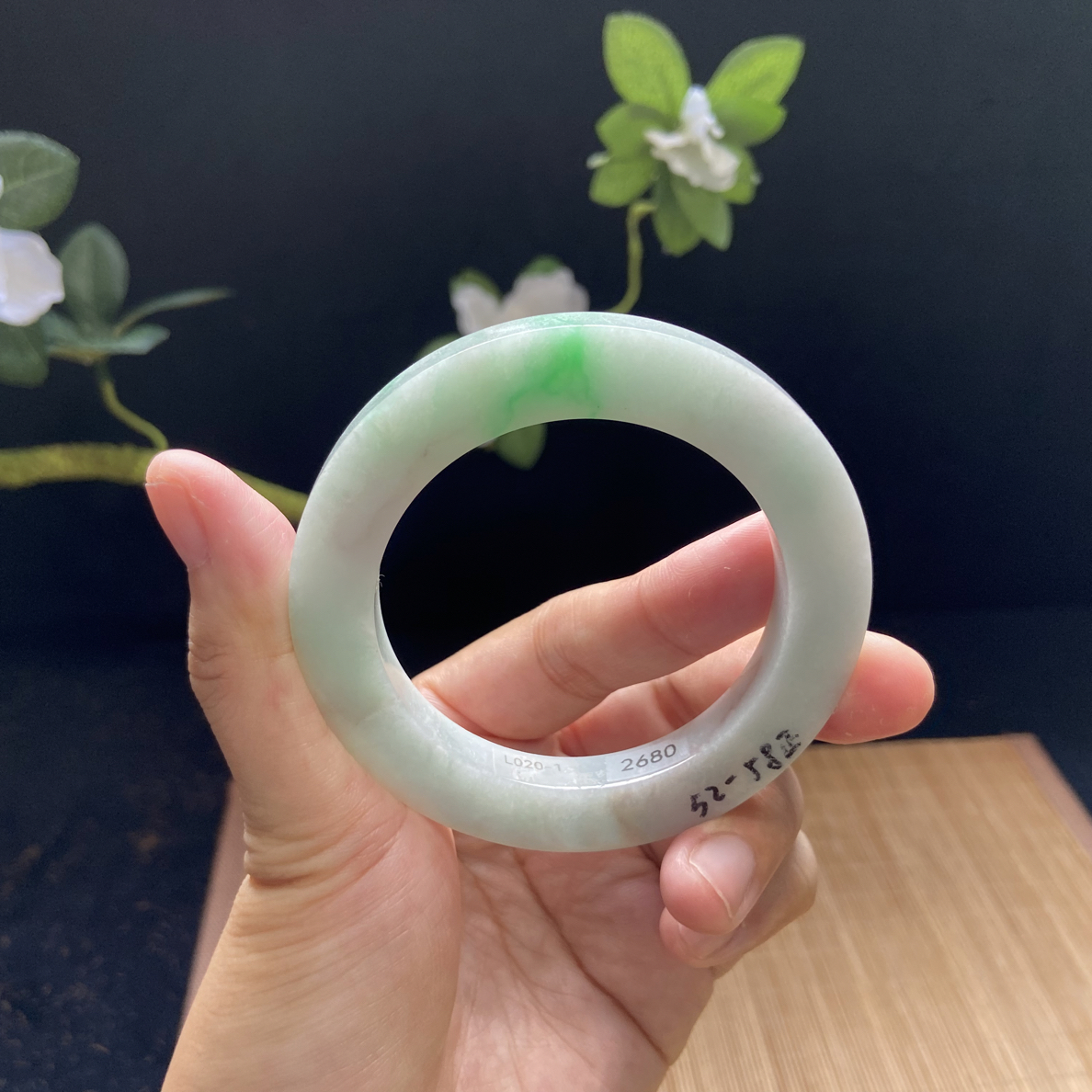 镯琪天然翡翠飘红飘阳绿定制