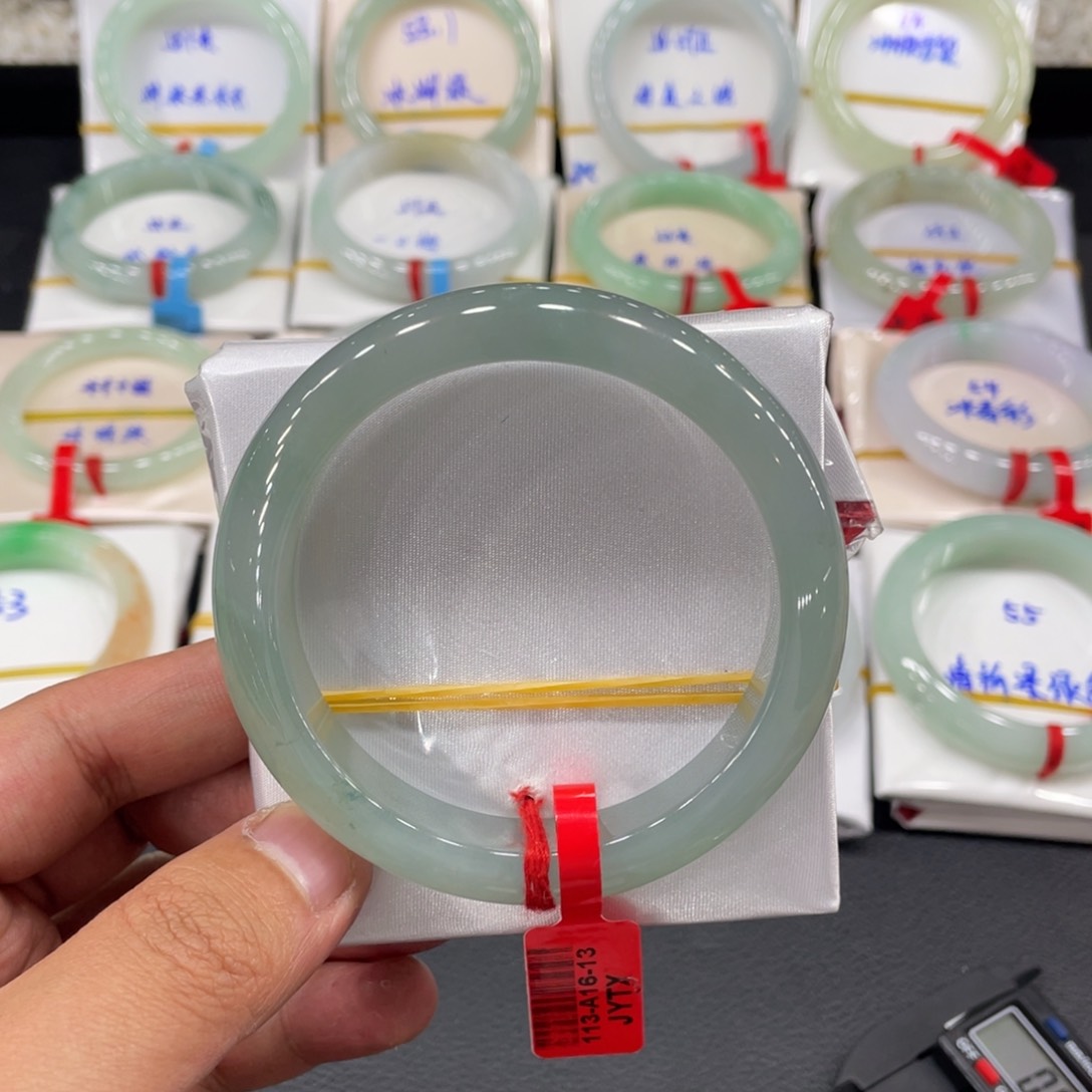 翡翠手镯未镶嵌缅甸翡翠