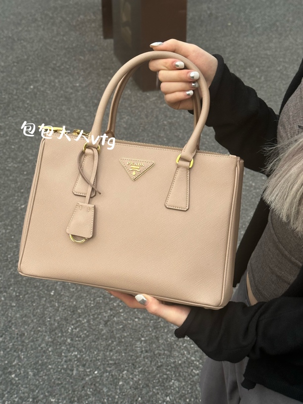 99新 Prada/普拉达 （新款在售）奶茶色中号杀手单肩包