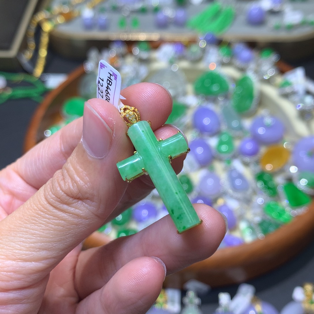 颈饰18K金镶嵌翡翠