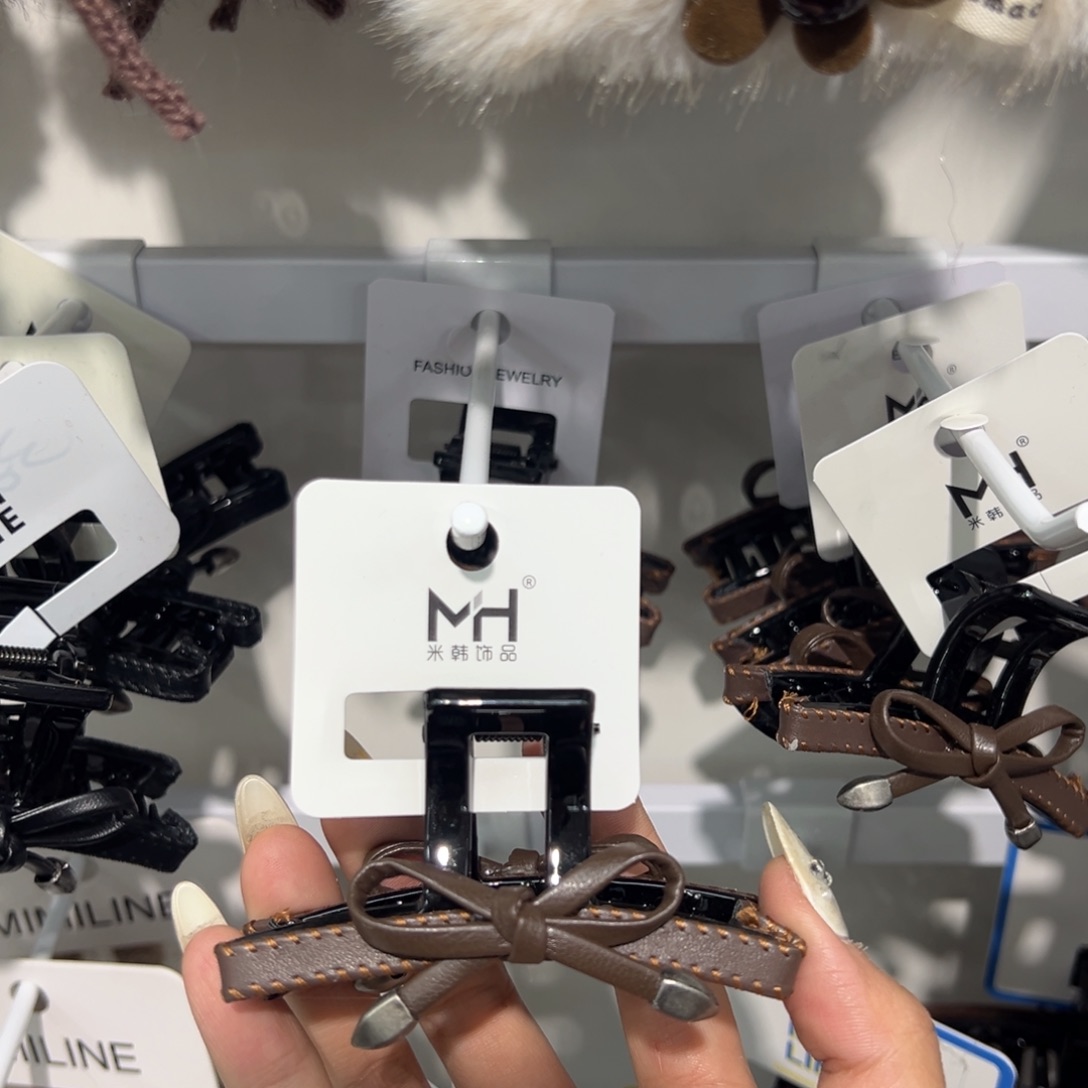 皮质铁合金抓夹咖