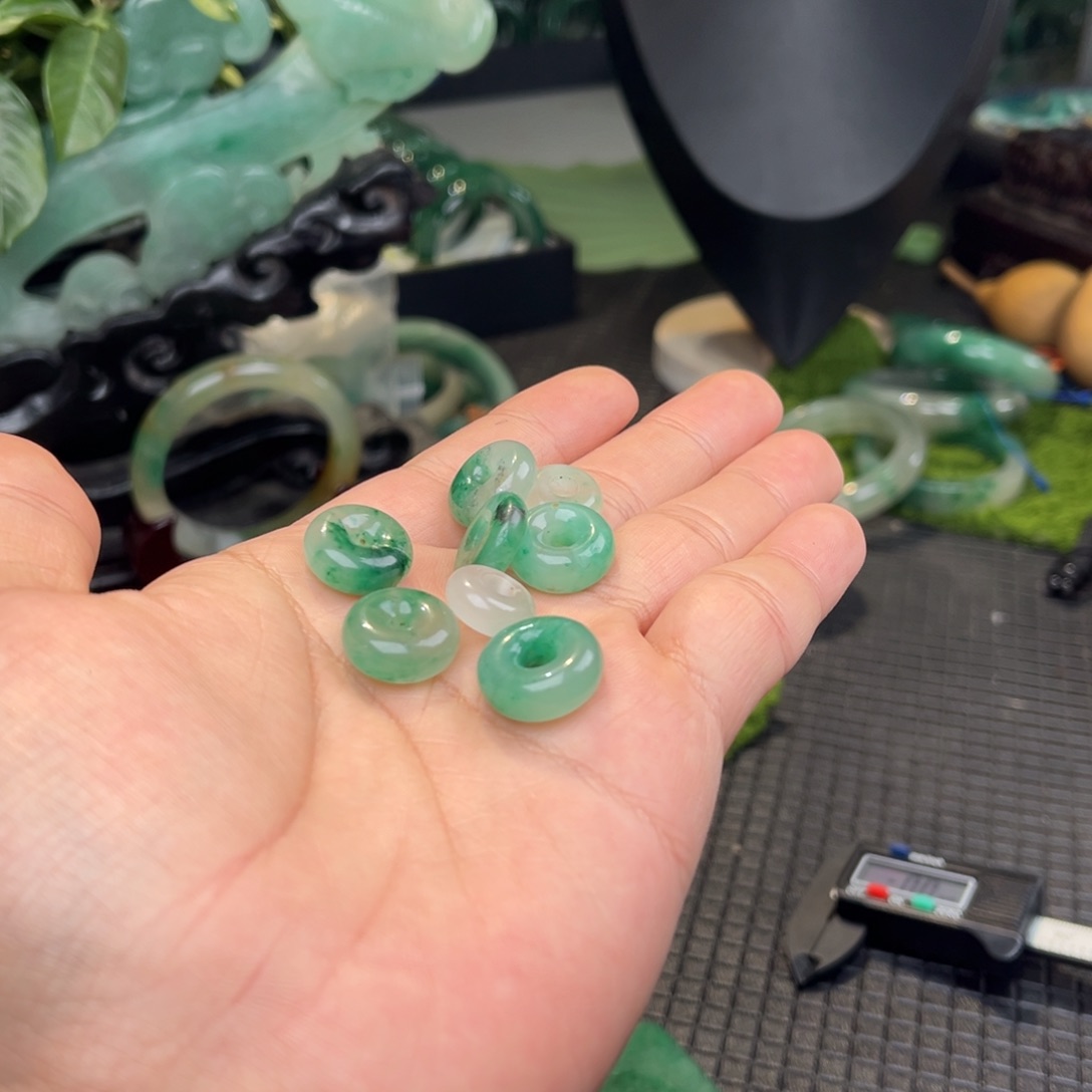 菁***）石英质玉（非洲翠）未镶嵌颈饰