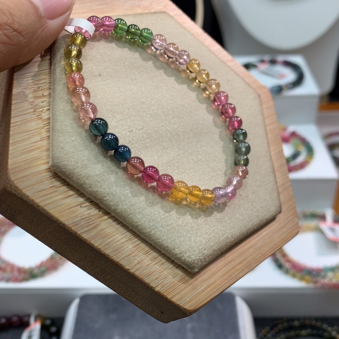 手链未镶嵌碧玺    5mm。 