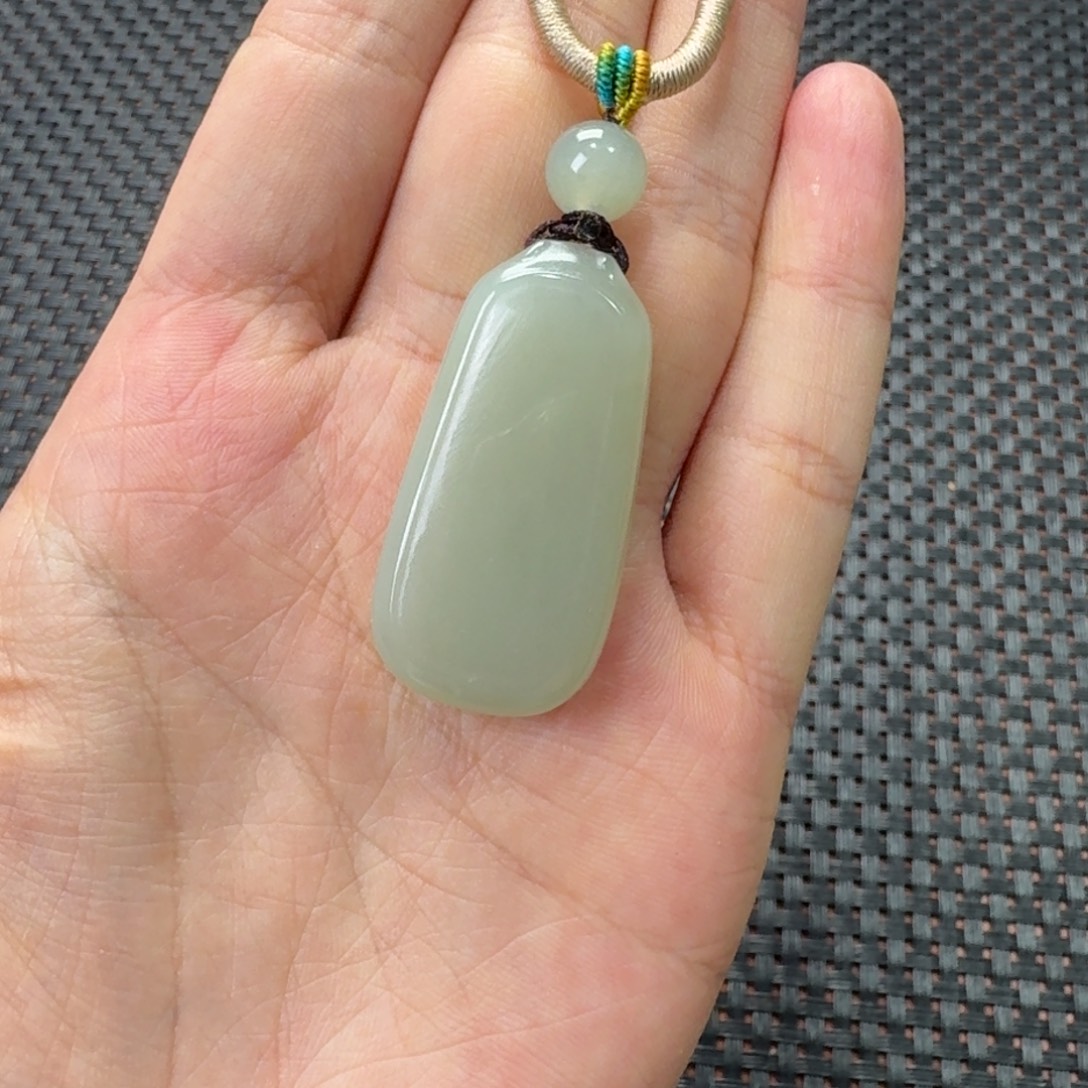 和田玉未镶嵌手链近况无事牌