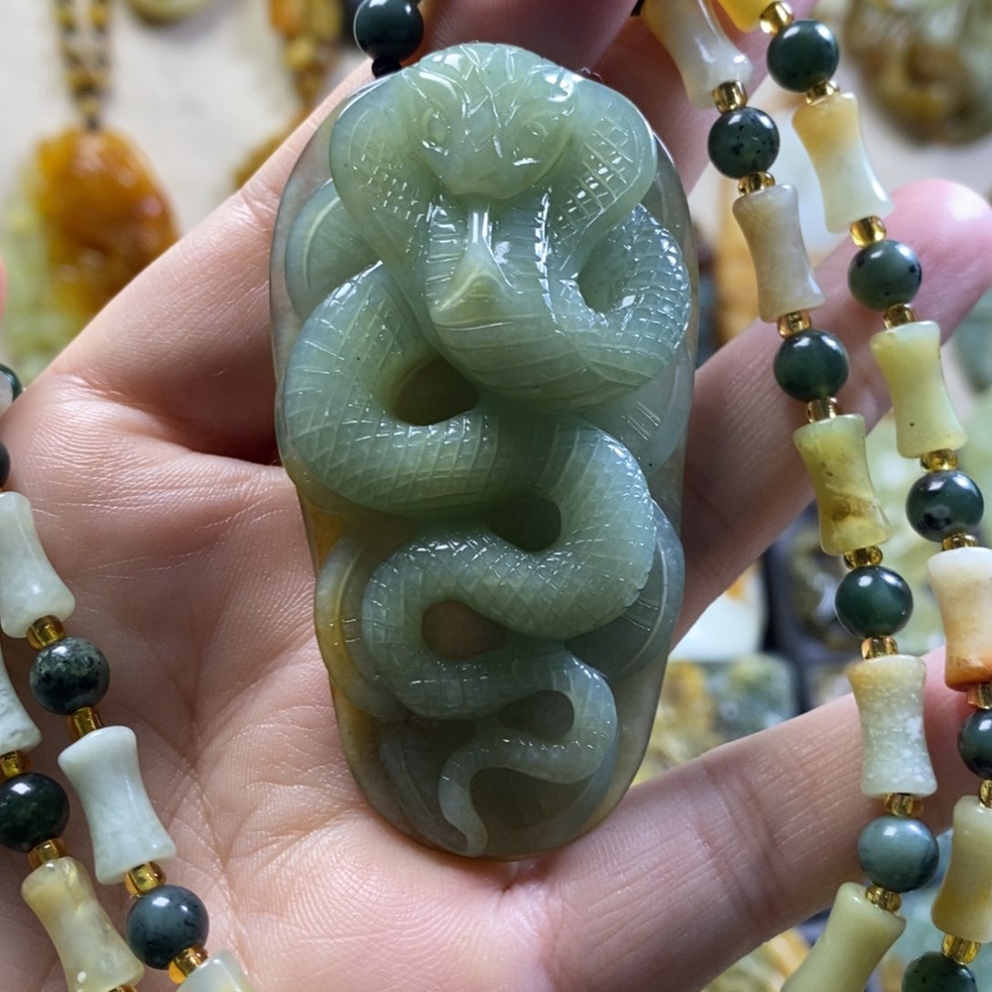 【闪购商品】岫玉颈饰未镶嵌蛇