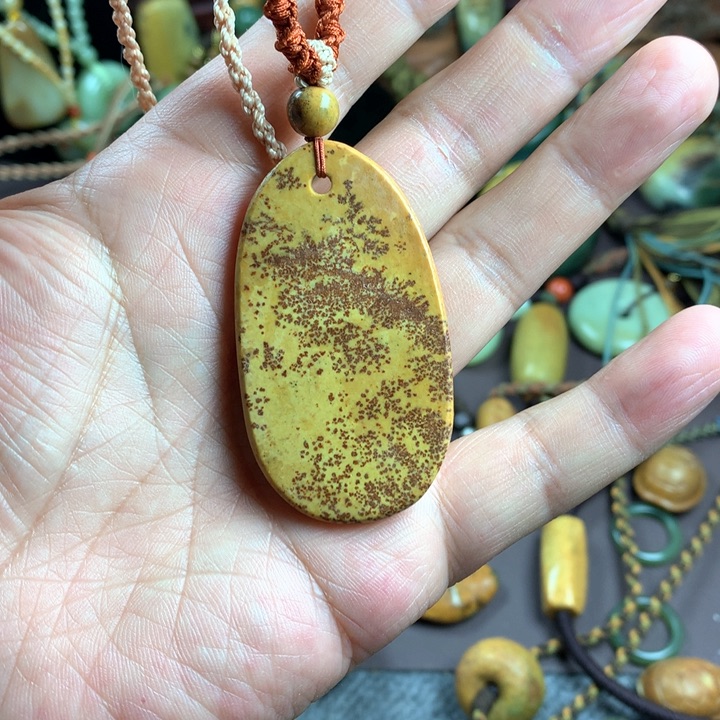 吊坠(赠链)未镶嵌岫岩河磨玉（透闪石质玉）?**?