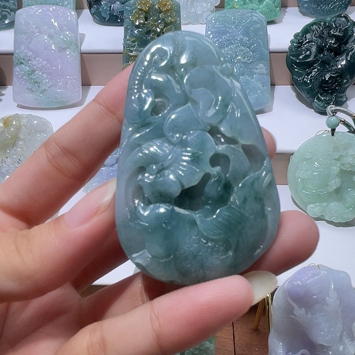 翡翠未镶嵌颈饰挂件