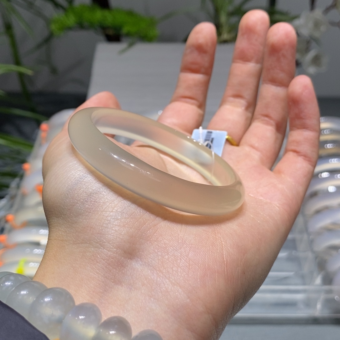 歪***歪玛瑙/玉髓未镶嵌手镯