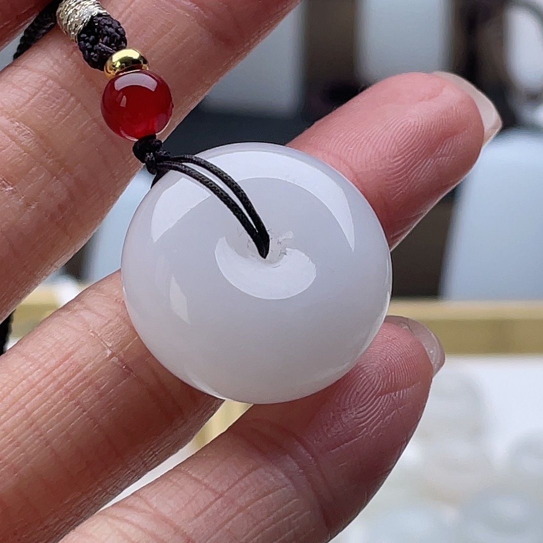 柿***意和田玉未镶嵌颈饰