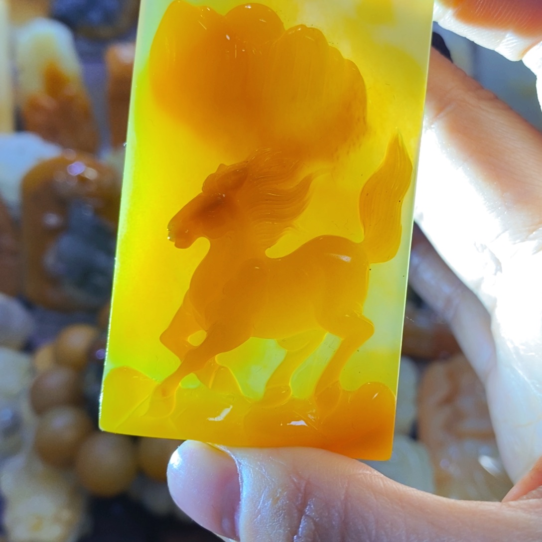 石英质玉（黄龙玉）颈饰未镶嵌