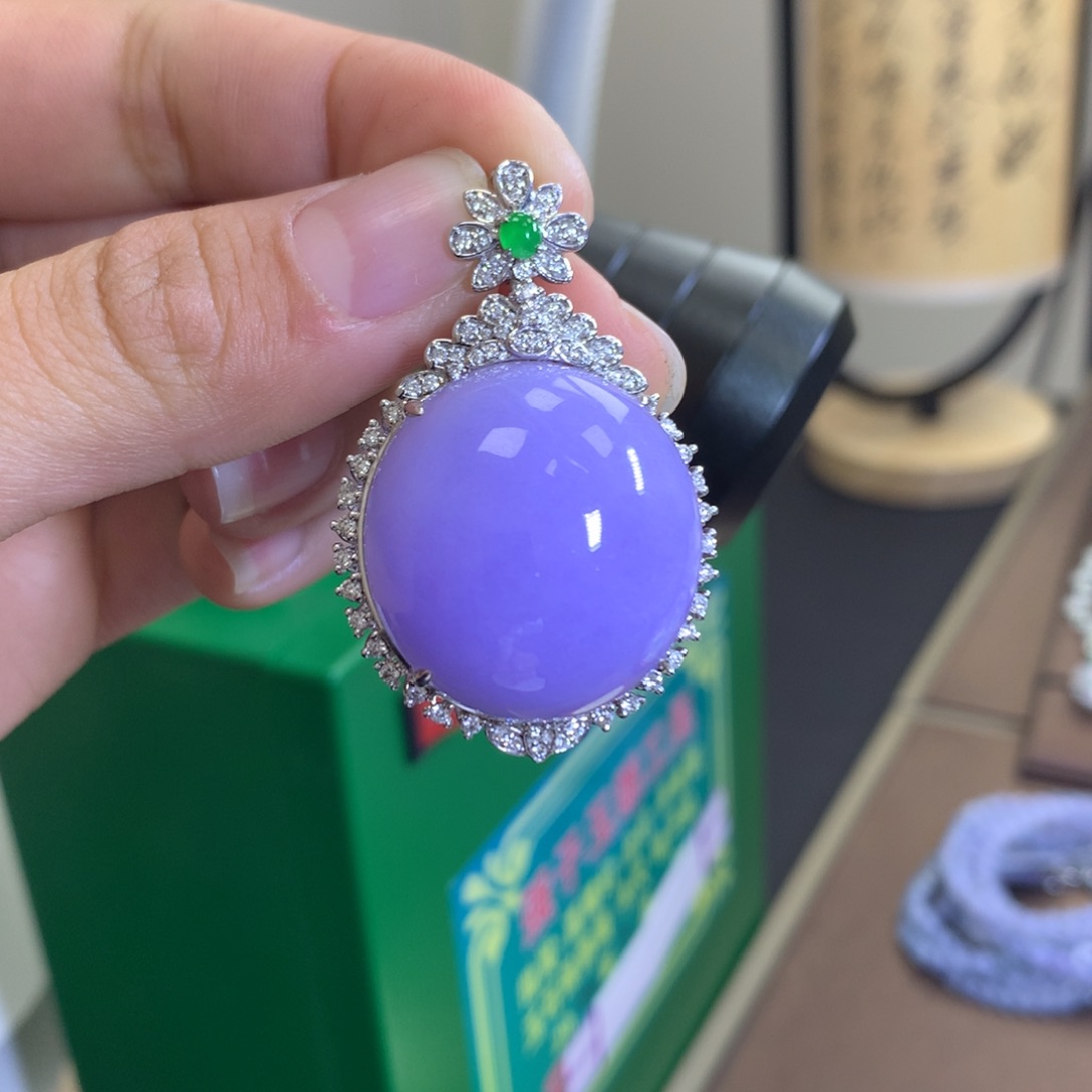 翡翠颈饰18K金镶嵌翡翠