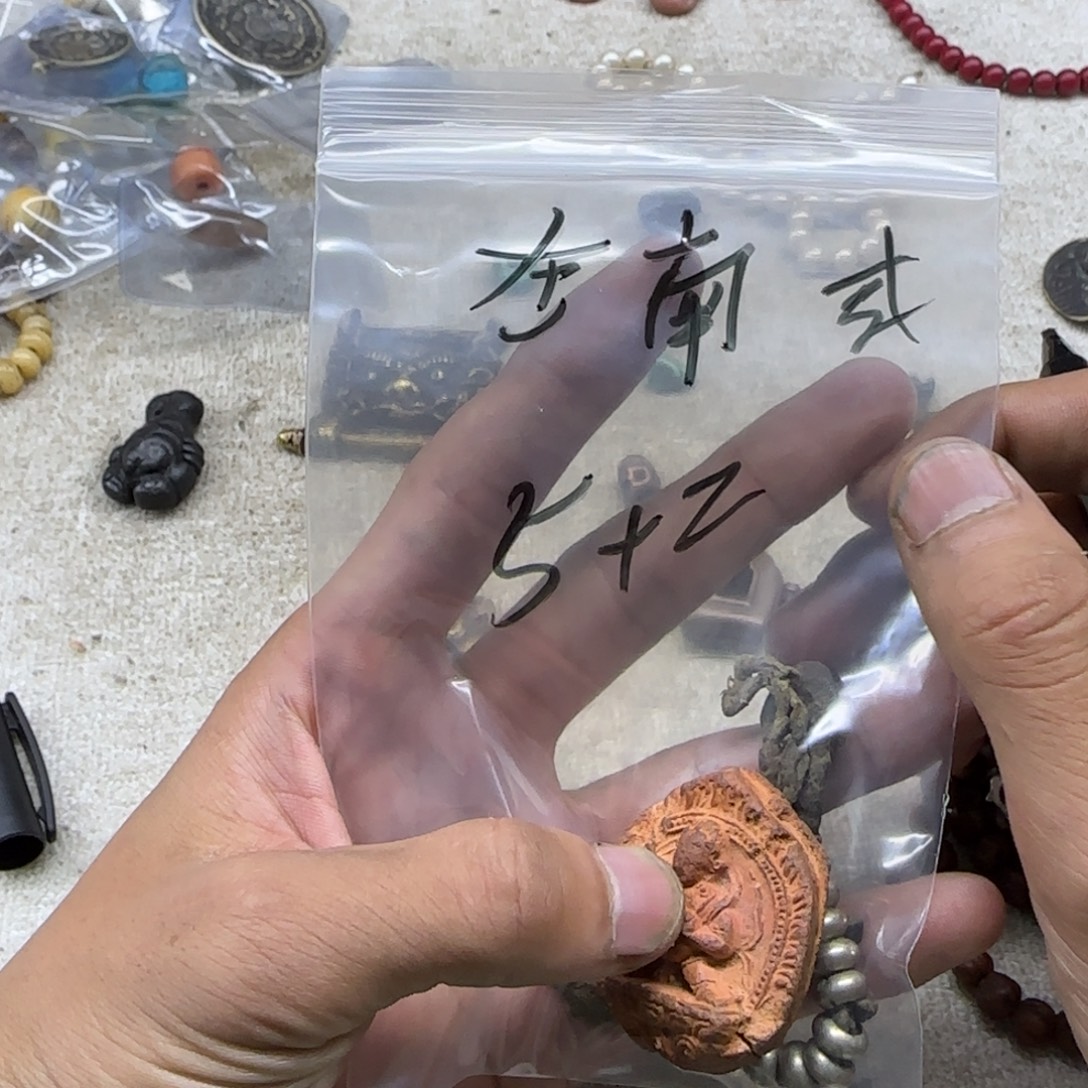 左***弎泥塑藏区回流泥擦擦