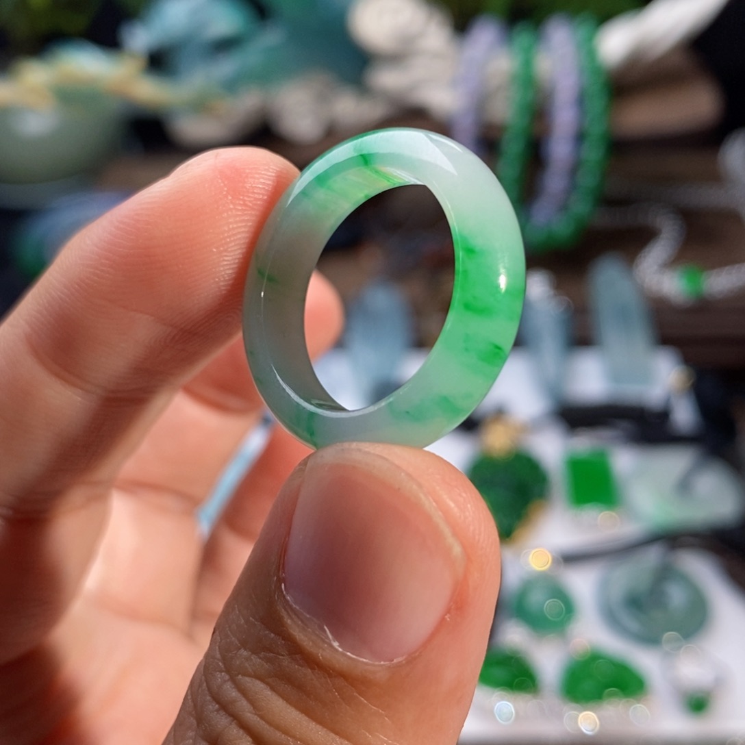 翡翠戒圈未镶嵌金丝绿戒圈