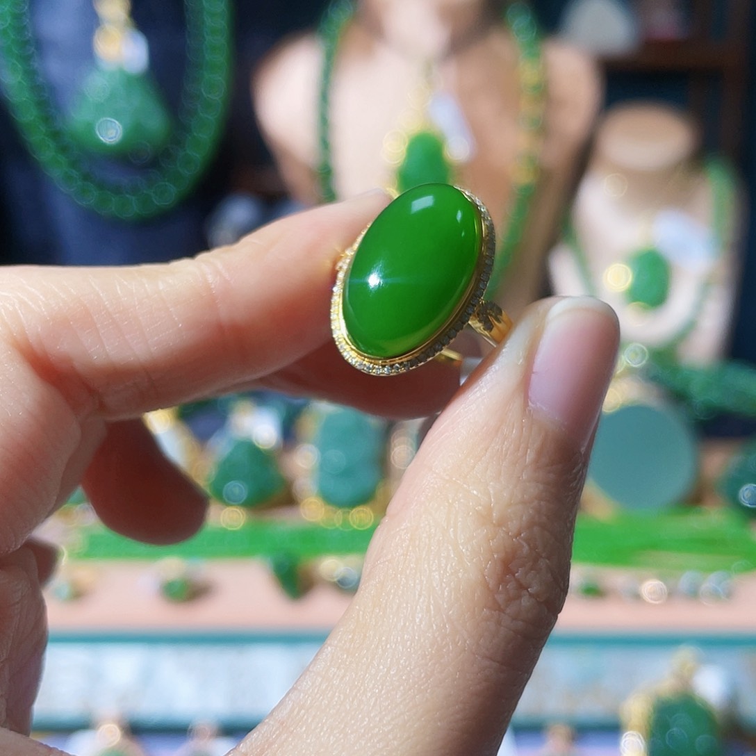和田玉（碧玉）戒指18K金镶嵌