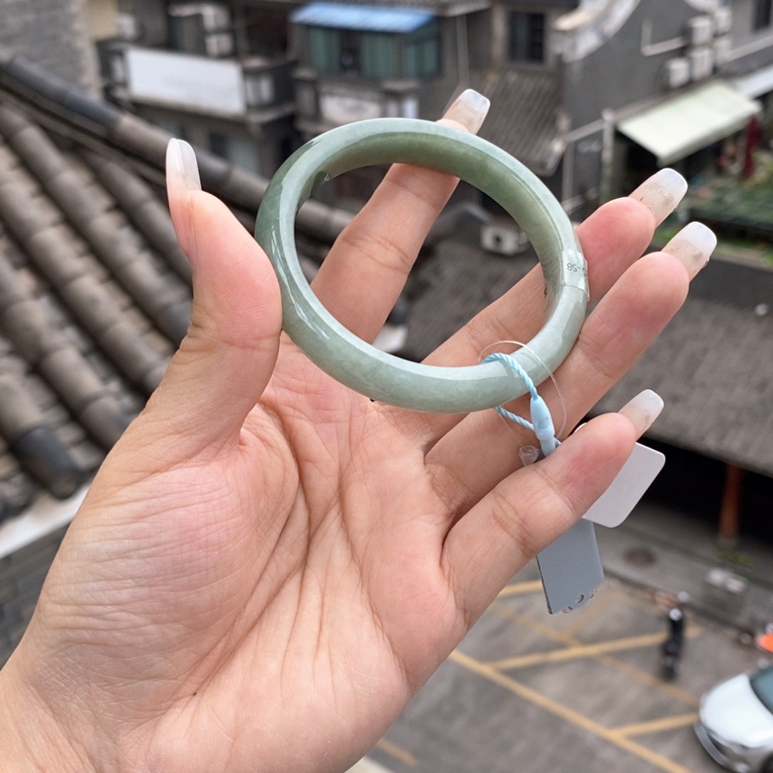 翡翠手镯未镶嵌55圈口