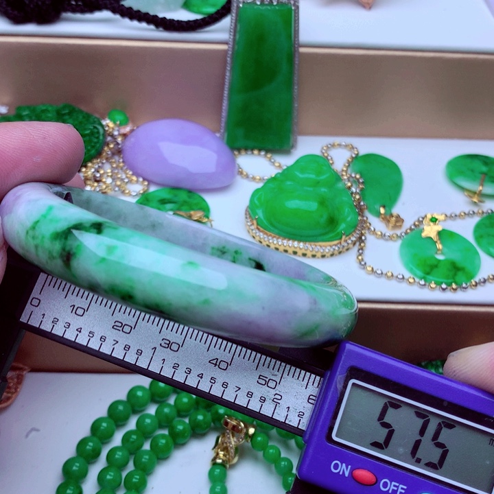 翡翠手镯未镶嵌手镯