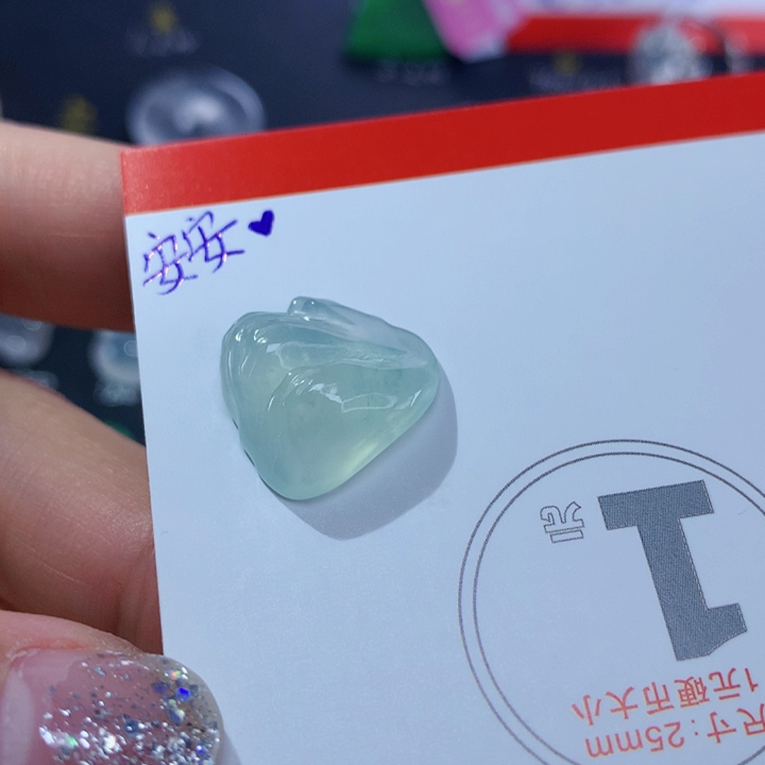 翡翠颈饰未镶嵌天然翡翠高冰大山