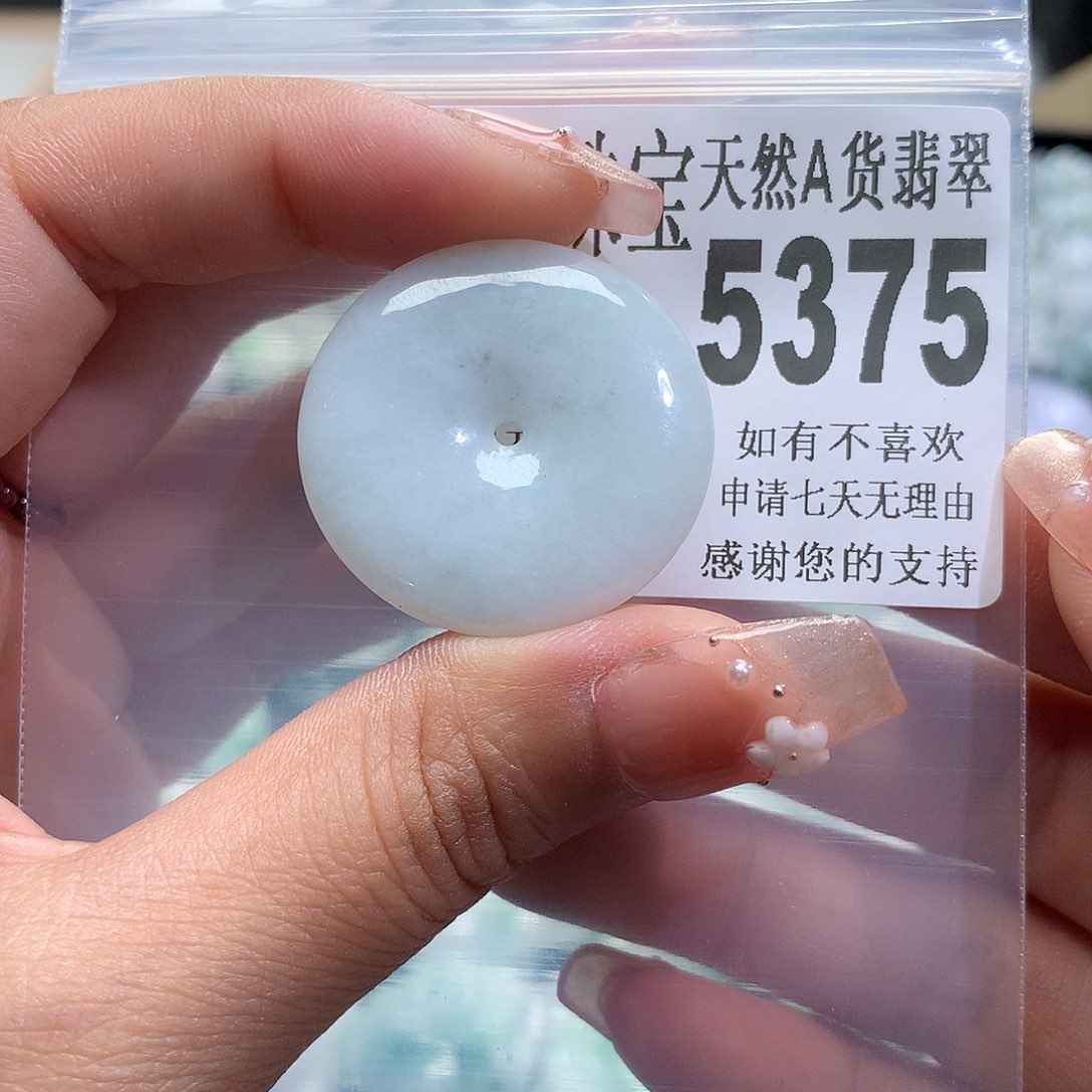 翡翠未镶嵌颈饰，