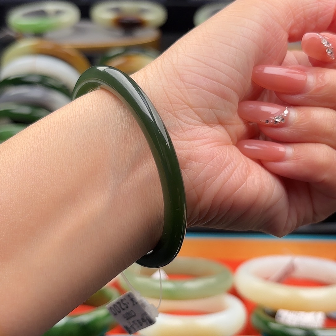 和田玉未镶嵌手镯菠菜绿美人条54.5