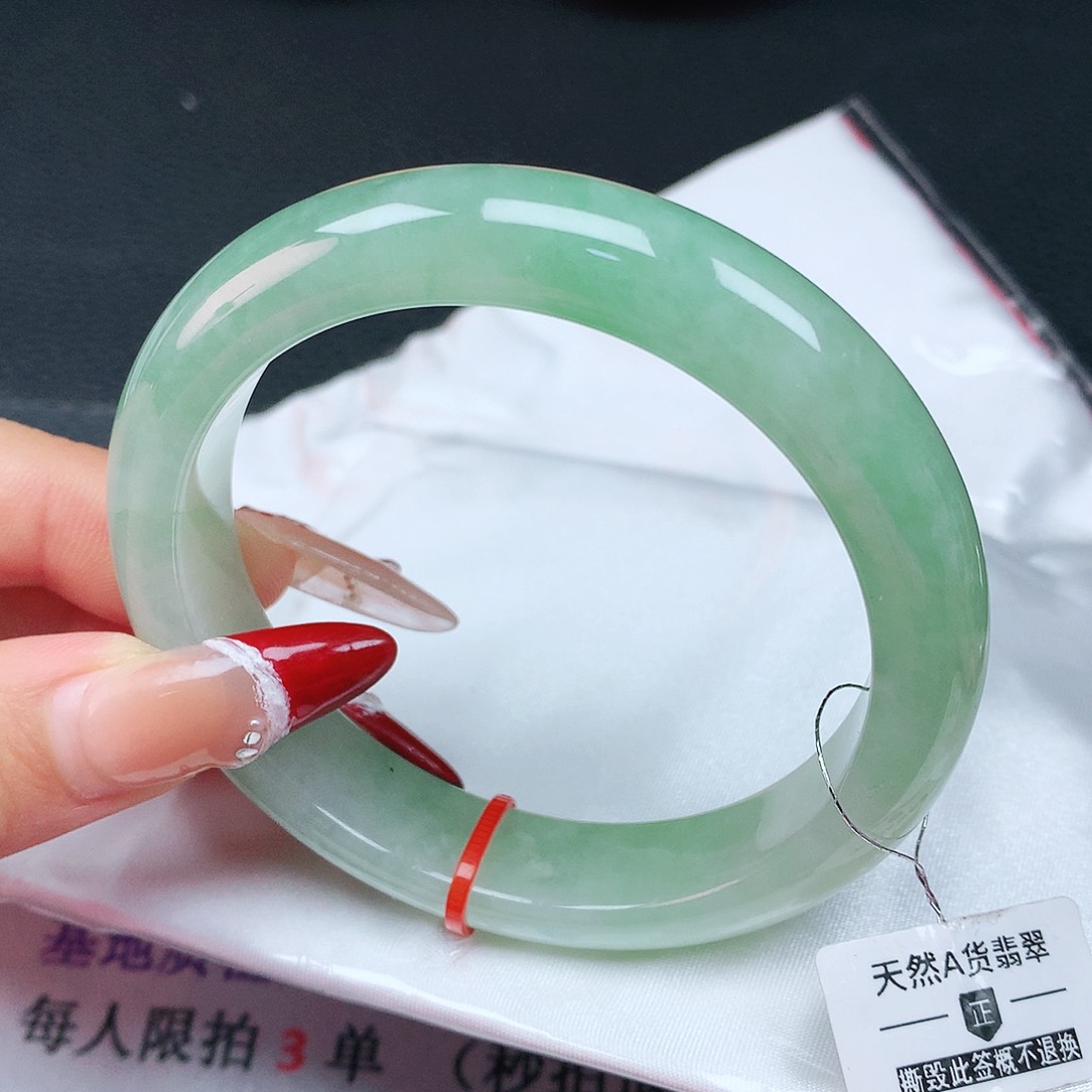 翡翠手镯未镶嵌59圈