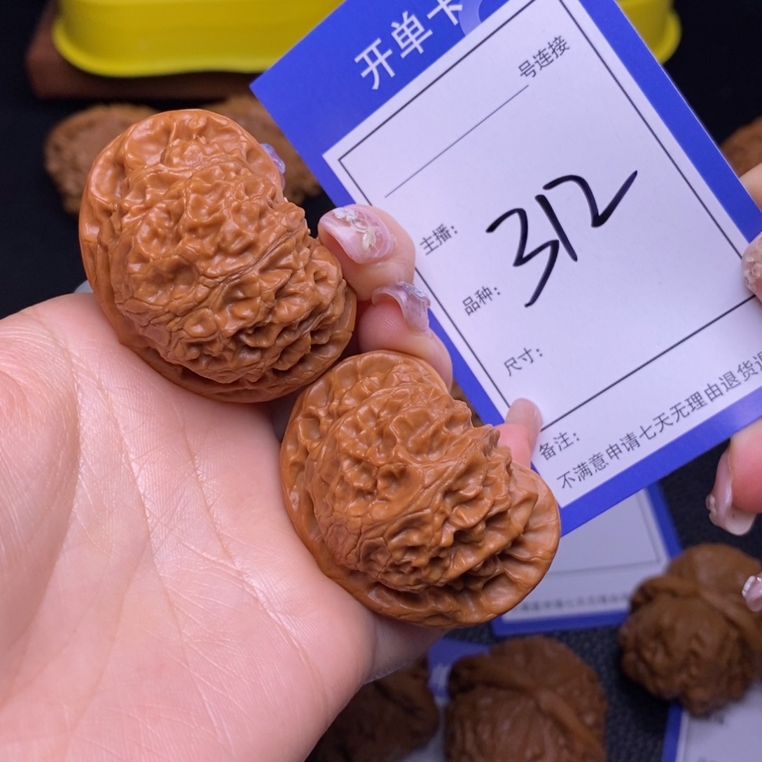 文玩核桃把件4.4宫灯312