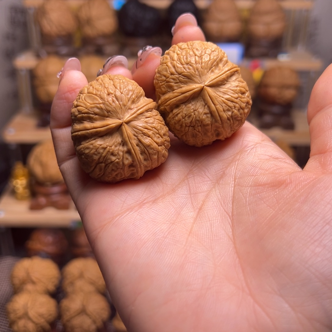 王***a桃核把件元宝三棱H04