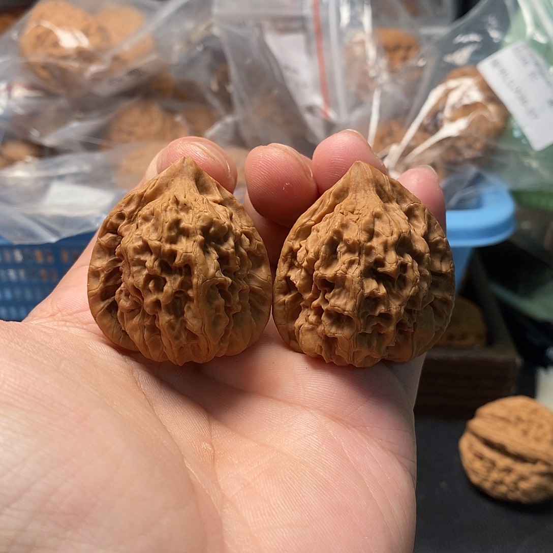 1文玩核桃血龙鸡心36-418