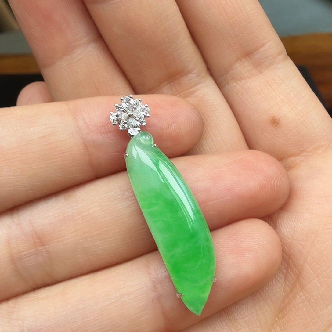 翡翠18K金镶嵌颈饰