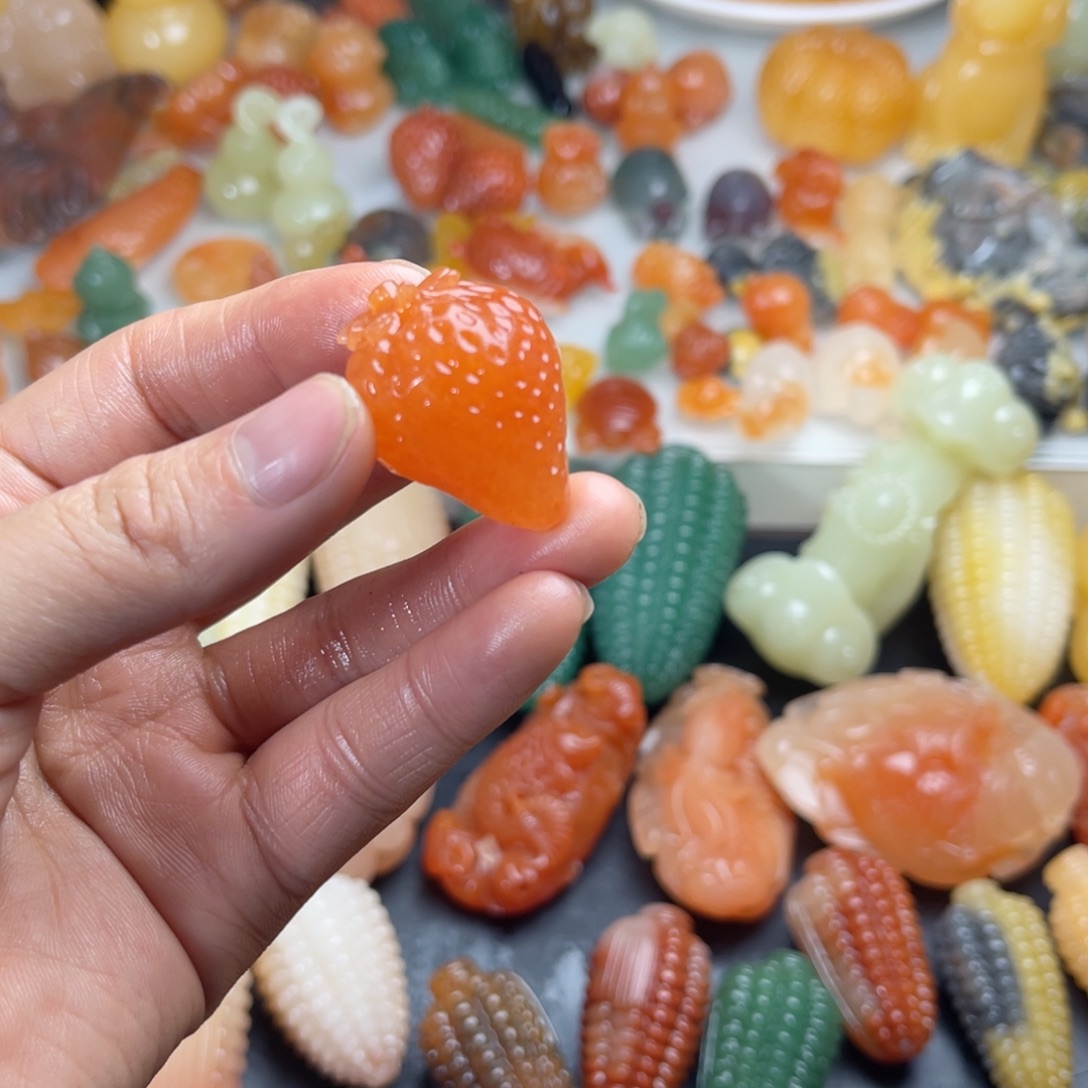 石英质玉（金丝玉）未镶嵌颈饰