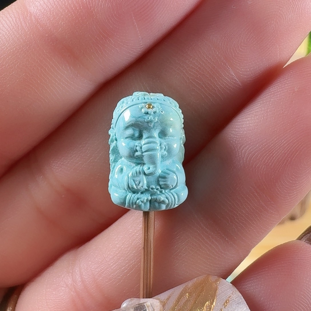 绿松石未镶嵌颈饰