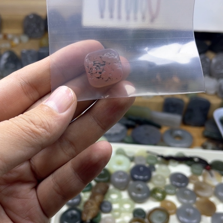 和田玉手镯未镶嵌兔**?