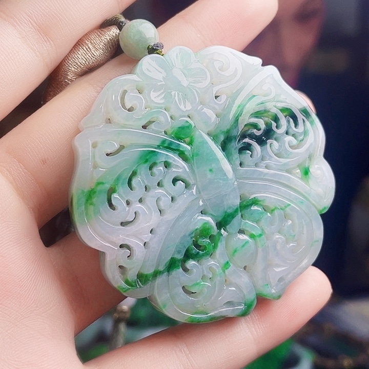 翡翠未镶嵌颈饰多样性