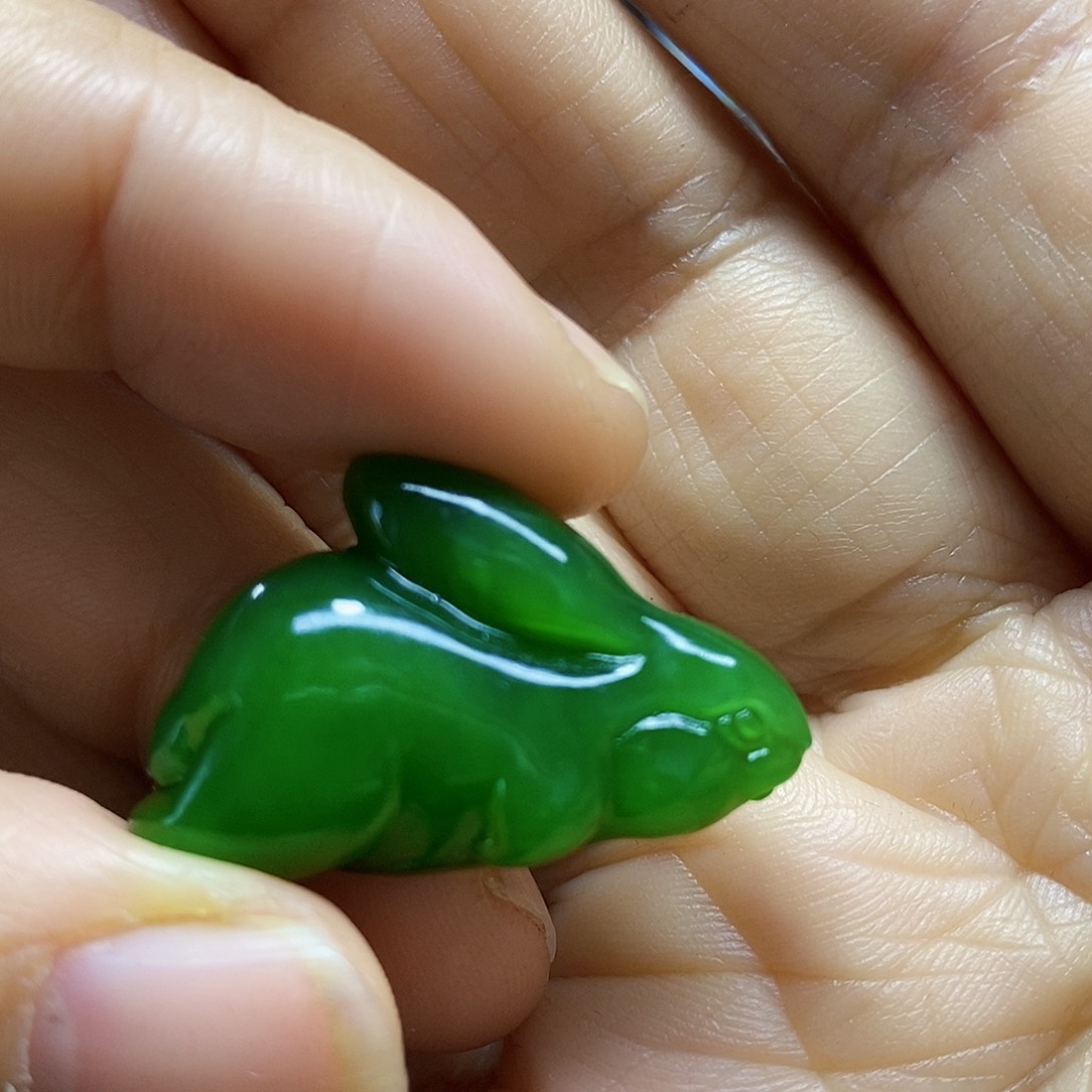 未镶嵌和田玉挂件女****。