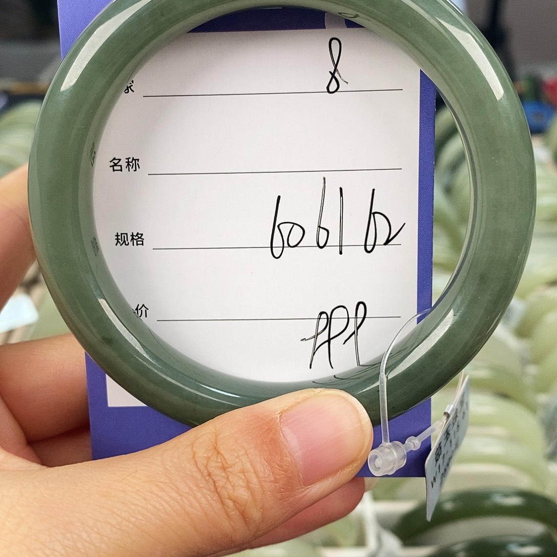 和田玉未镶嵌手镯微色差8