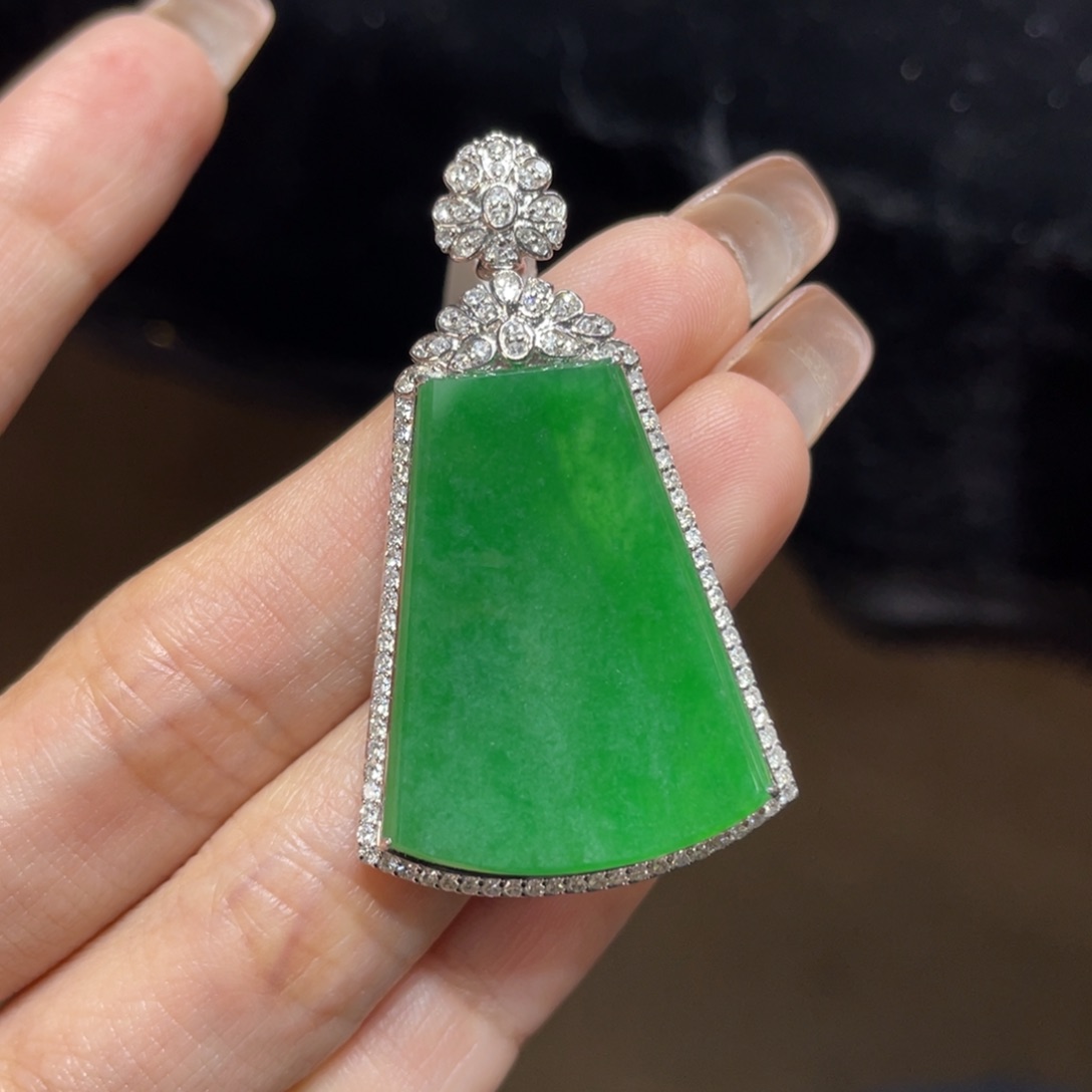 翡翠颈饰18K金镶嵌天然缅甸翡翠