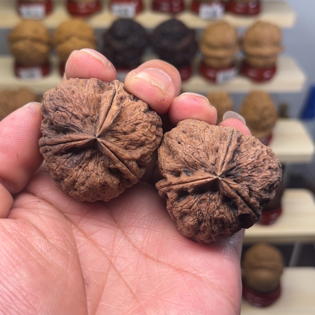 核桃文玩铁核桃有克差