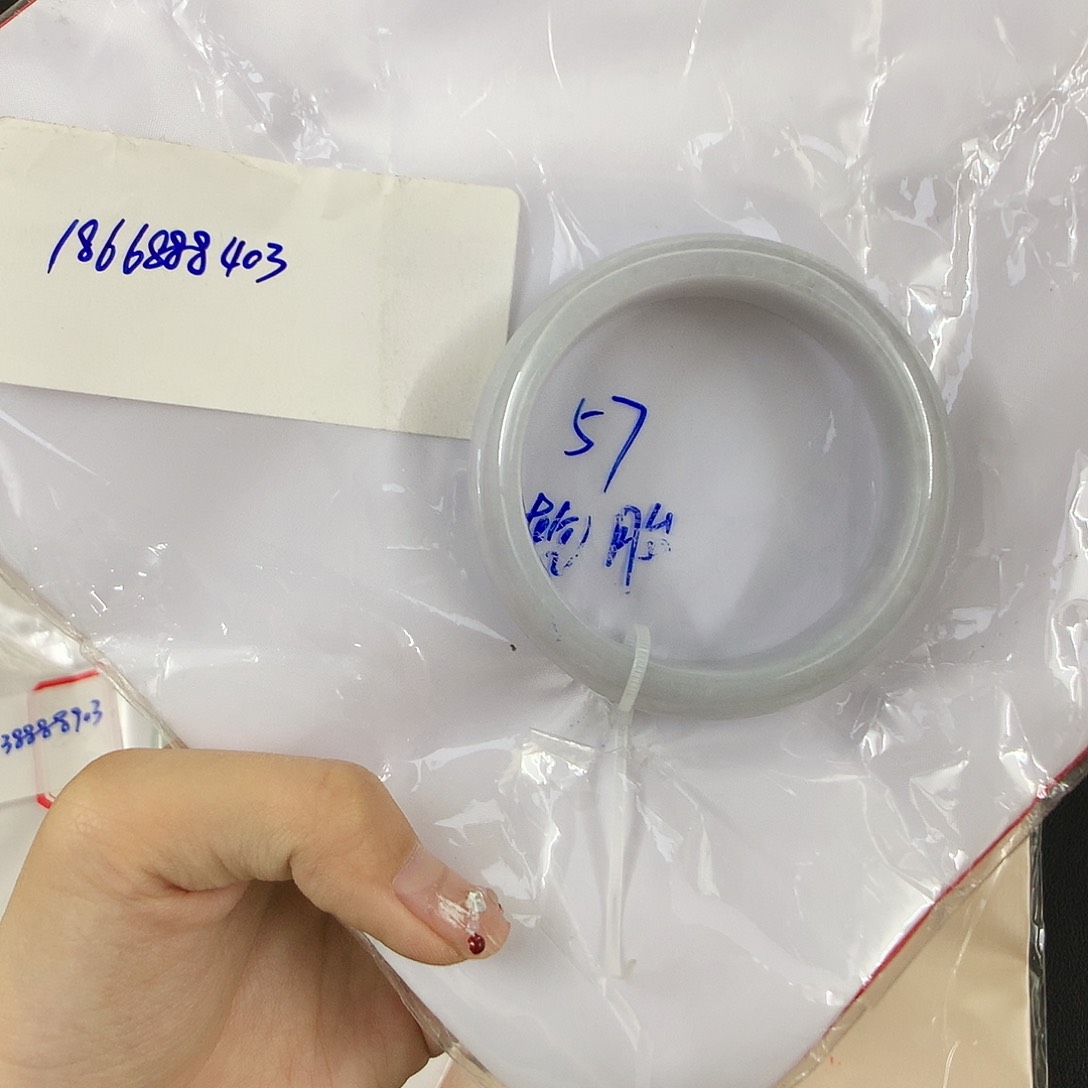 翡翠手镯未镶嵌天然缅甸翡翠手镯