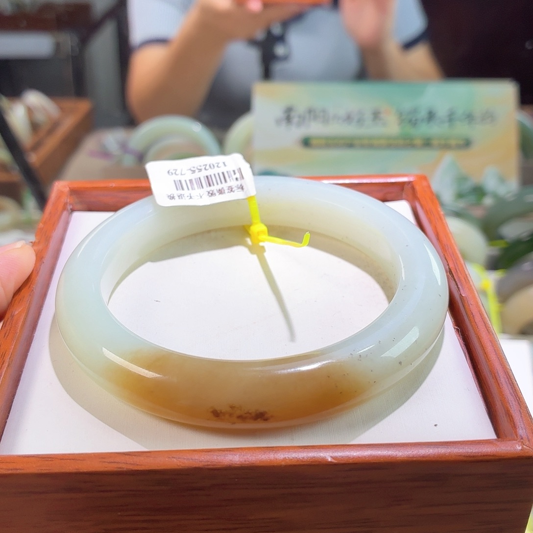 柒***7和田玉手镯未镶嵌61.5