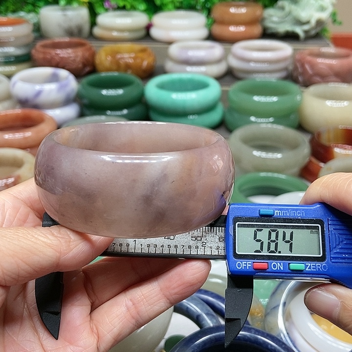 石英质玉手镯未镶嵌