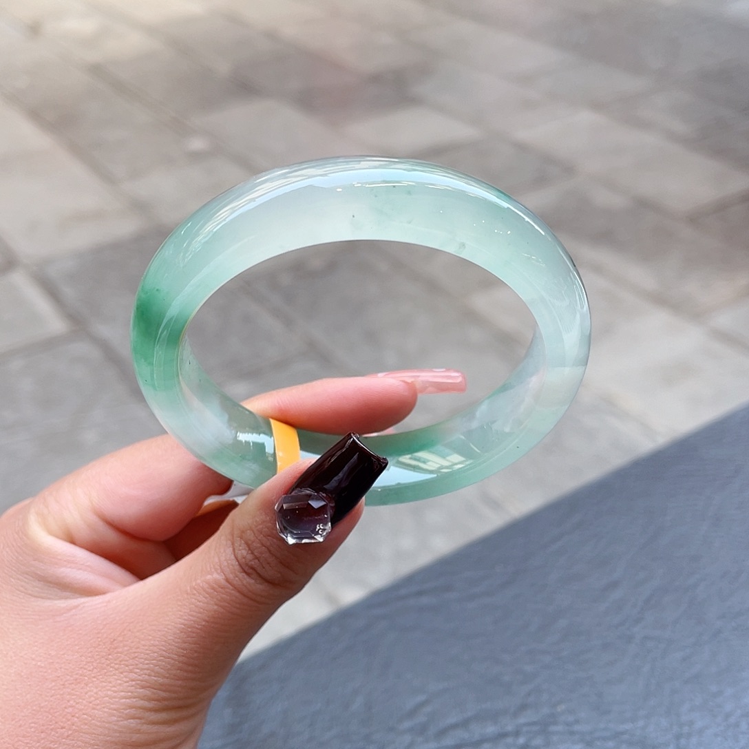 石英质玉手镯未镶嵌18