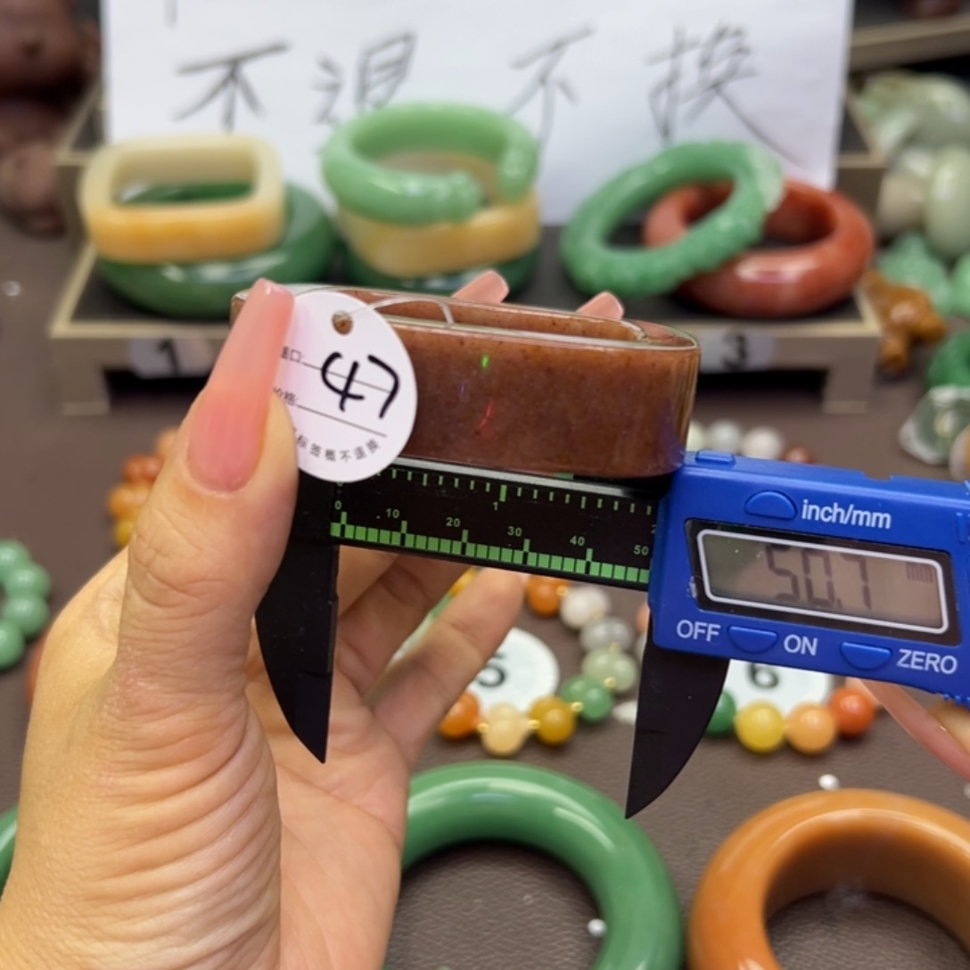未镶嵌手镯石英岩玉