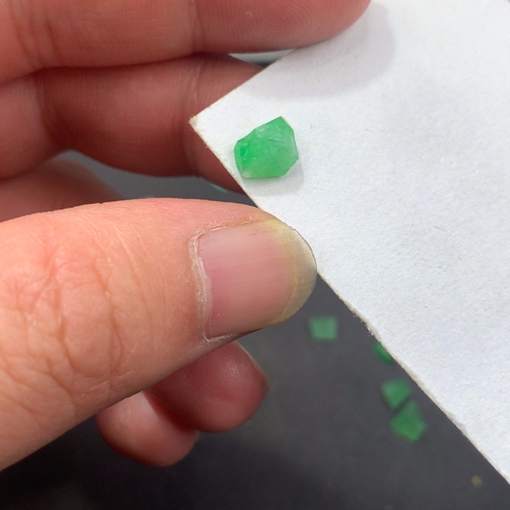 定制翡翠未镶嵌材料定制