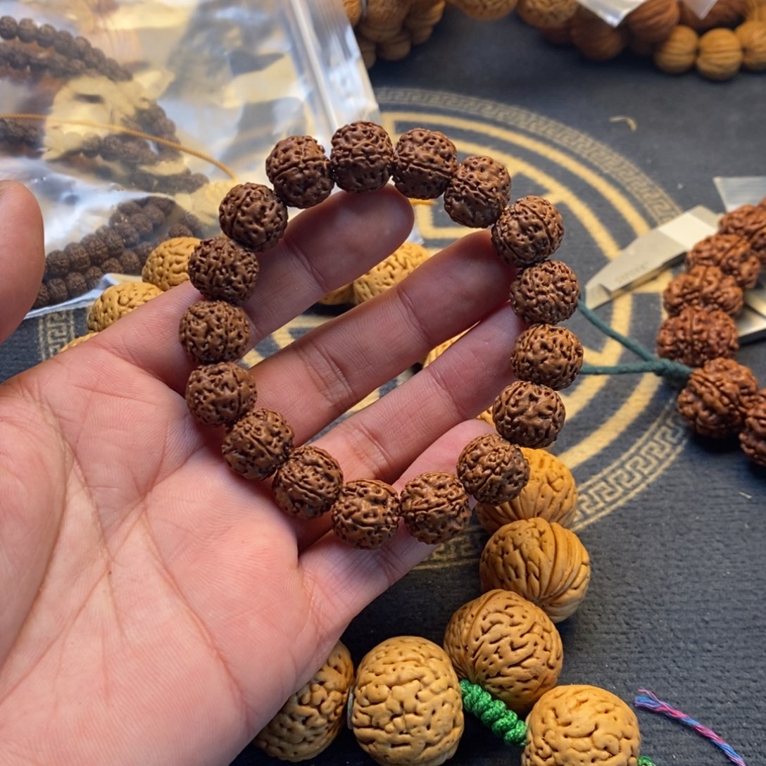 桃核吊坠?****?金刚手串