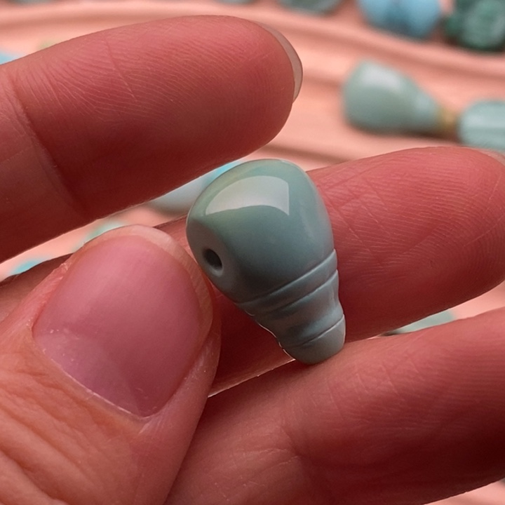 绿松石未镶嵌挂件