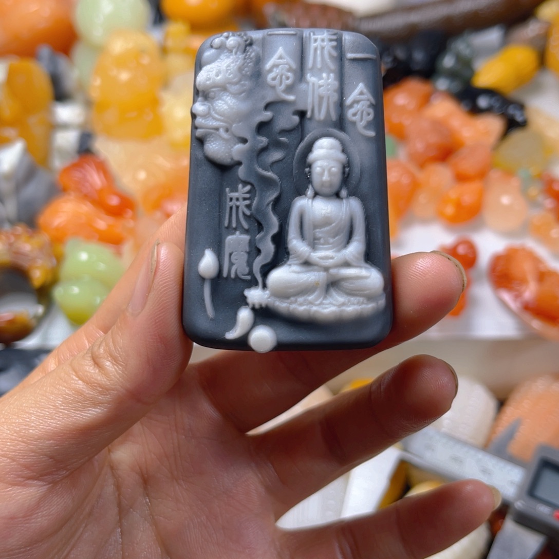 石英质玉（金丝玉）未镶嵌颈饰